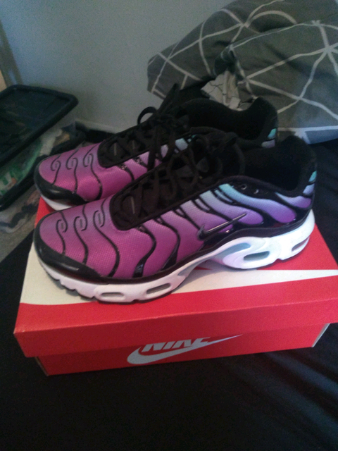 red tns womens